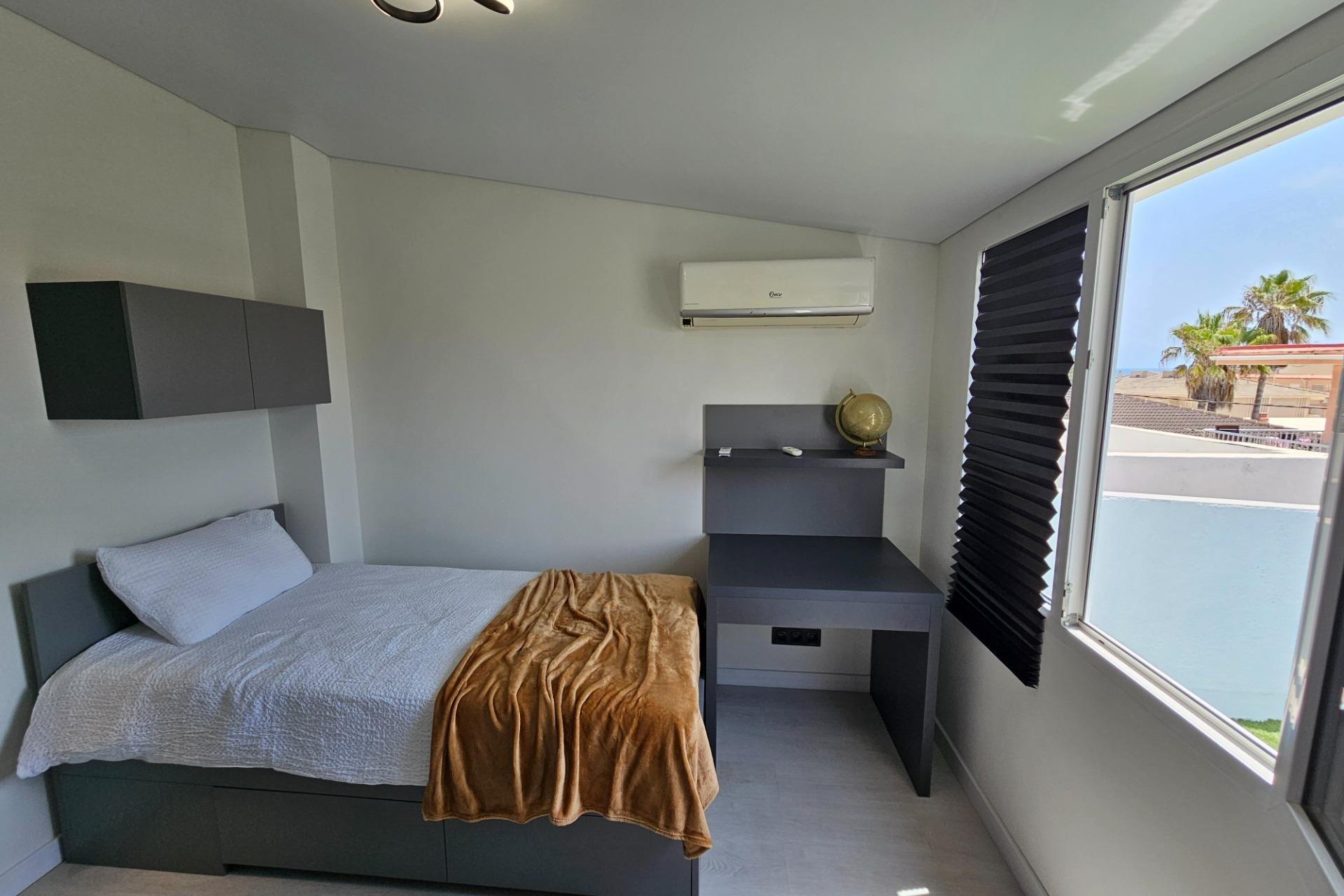 Herverkoop - Bungalow -
Torrevieja - Los Europeos