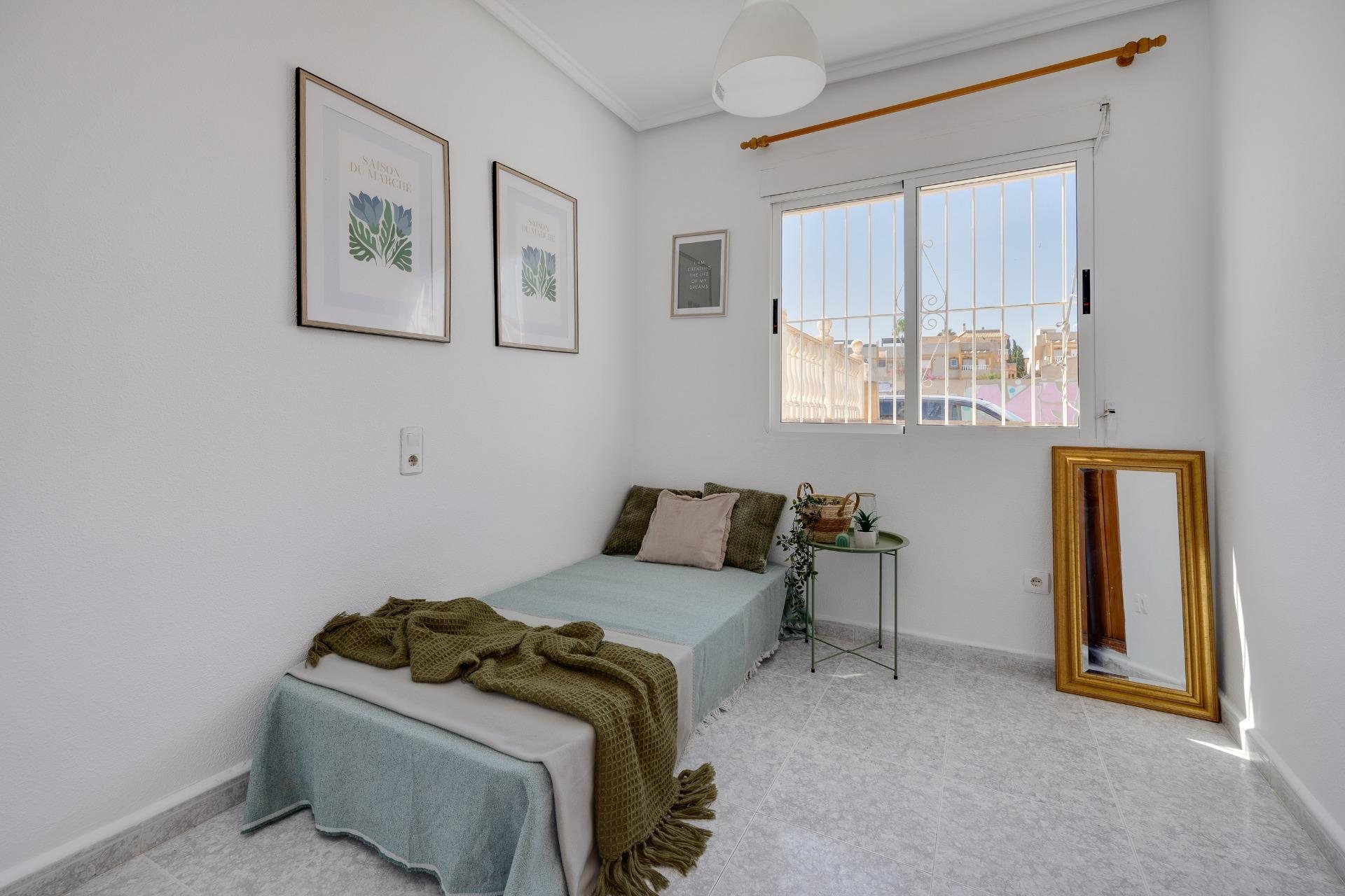 Herverkoop - Bungalow -
Torrevieja - Los Frutales