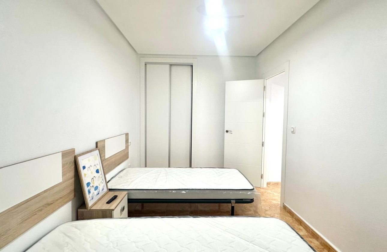 Herverkoop - Bungalow -
Torrevieja - Playa de los Locos