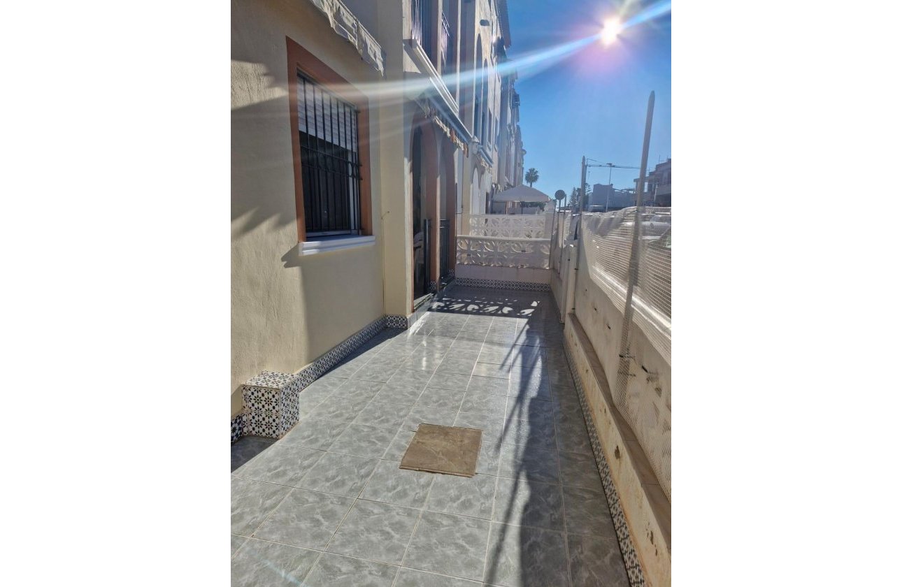 Herverkoop - Bungalow -
Torrevieja - Playa De Los Naufragos