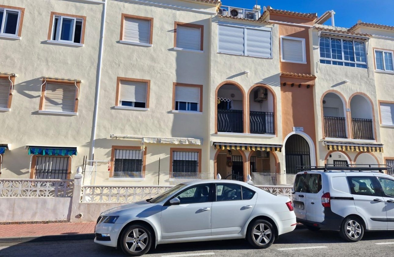 Herverkoop - Bungalow -
Torrevieja - Playa De Los Naufragos