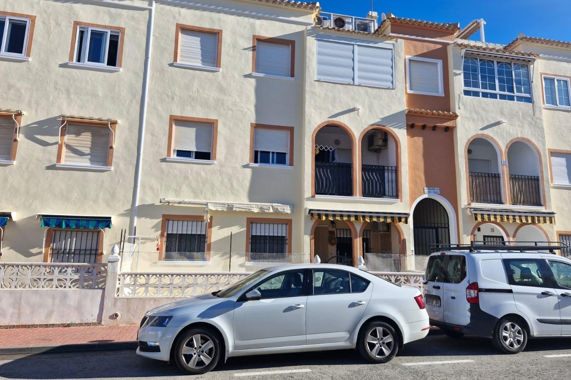 Herverkoop - Bungalow -
Torrevieja - Playa De Los Naufragos
