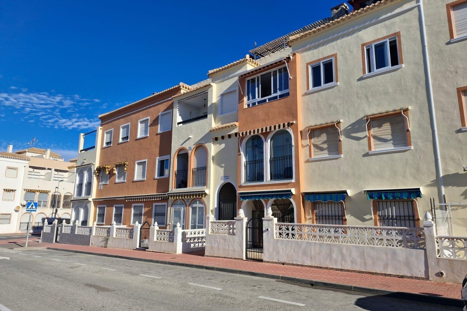 Herverkoop - Bungalow -
Torrevieja - Playa De Los Naufragos