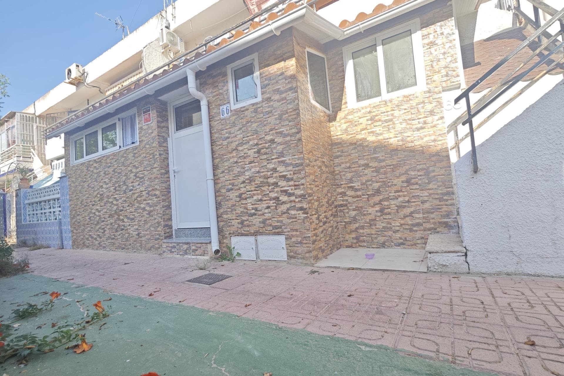Herverkoop - Bungalow -
Torrevieja - Playa del Cura