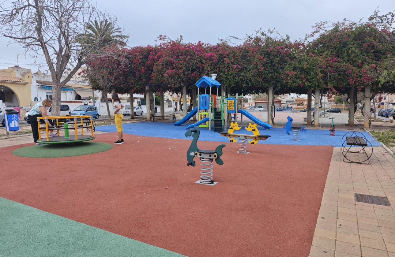 Herverkoop - Bungalow -
Torrevieja - Playa del Cura