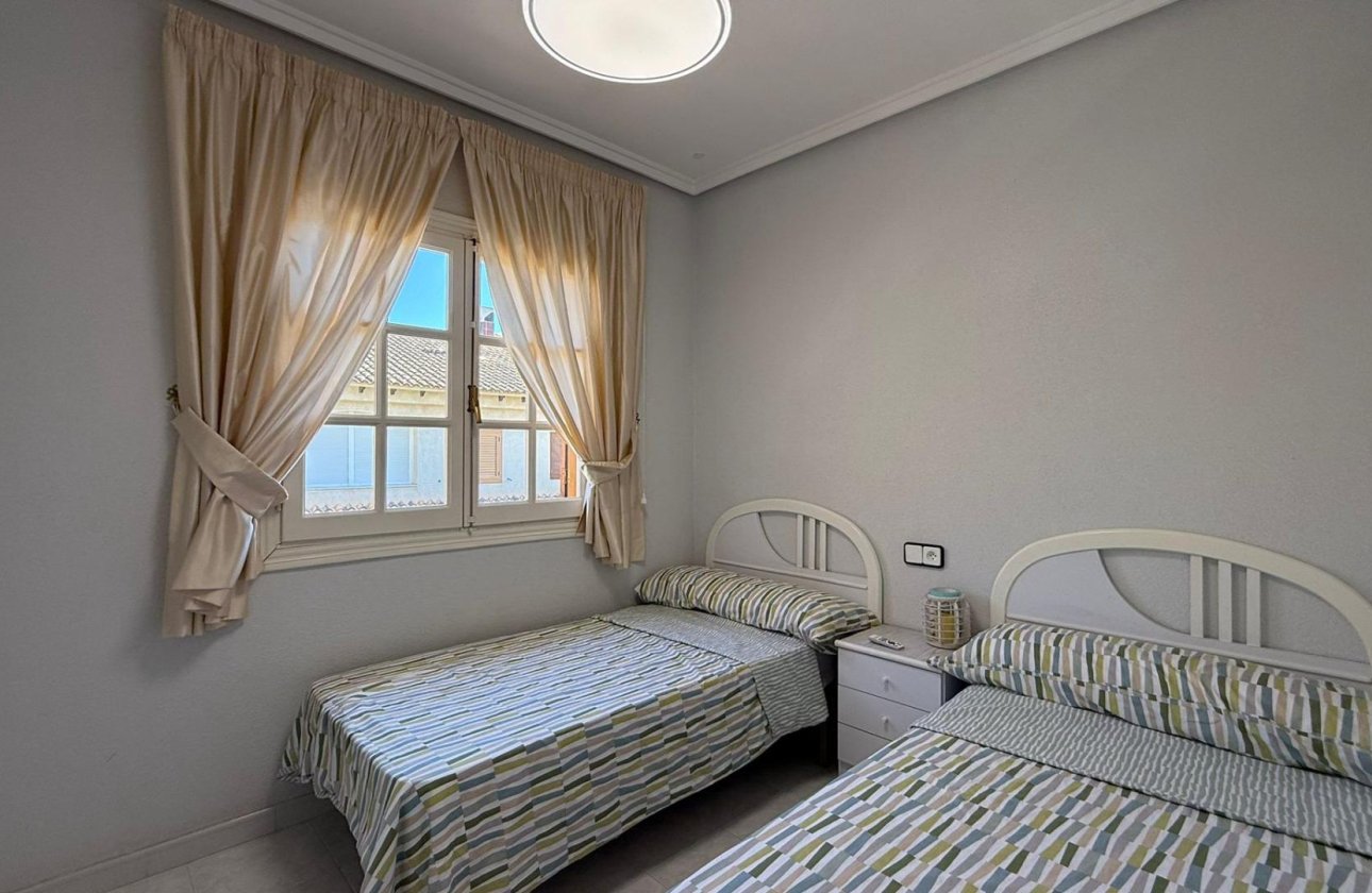 Herverkoop - Bungalow -
Torrevieja - Punta Prima