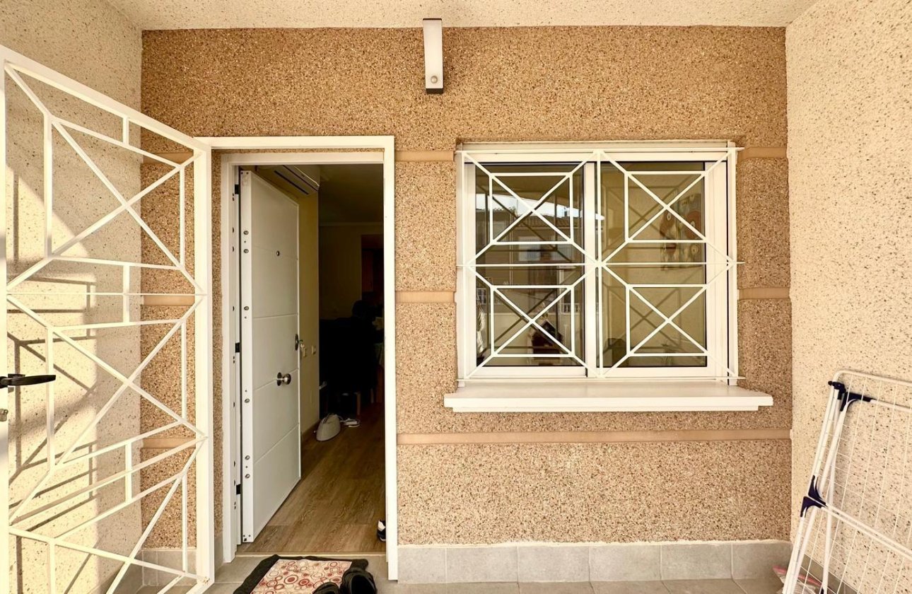 Herverkoop - Bungalow -
Torrevieja - Torreblanca