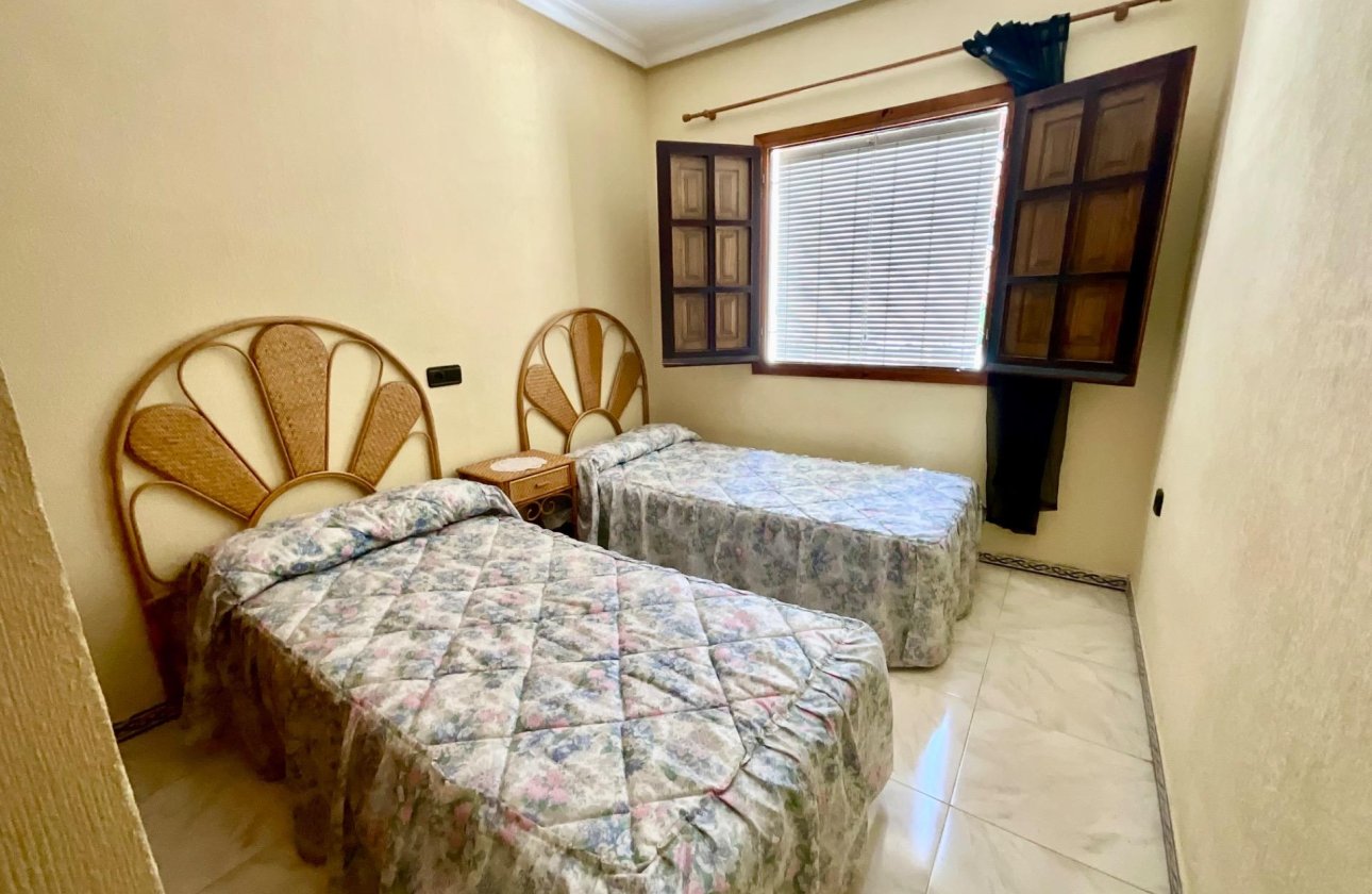 Herverkoop - Bungalow -
Torrevieja - Torreblanca
