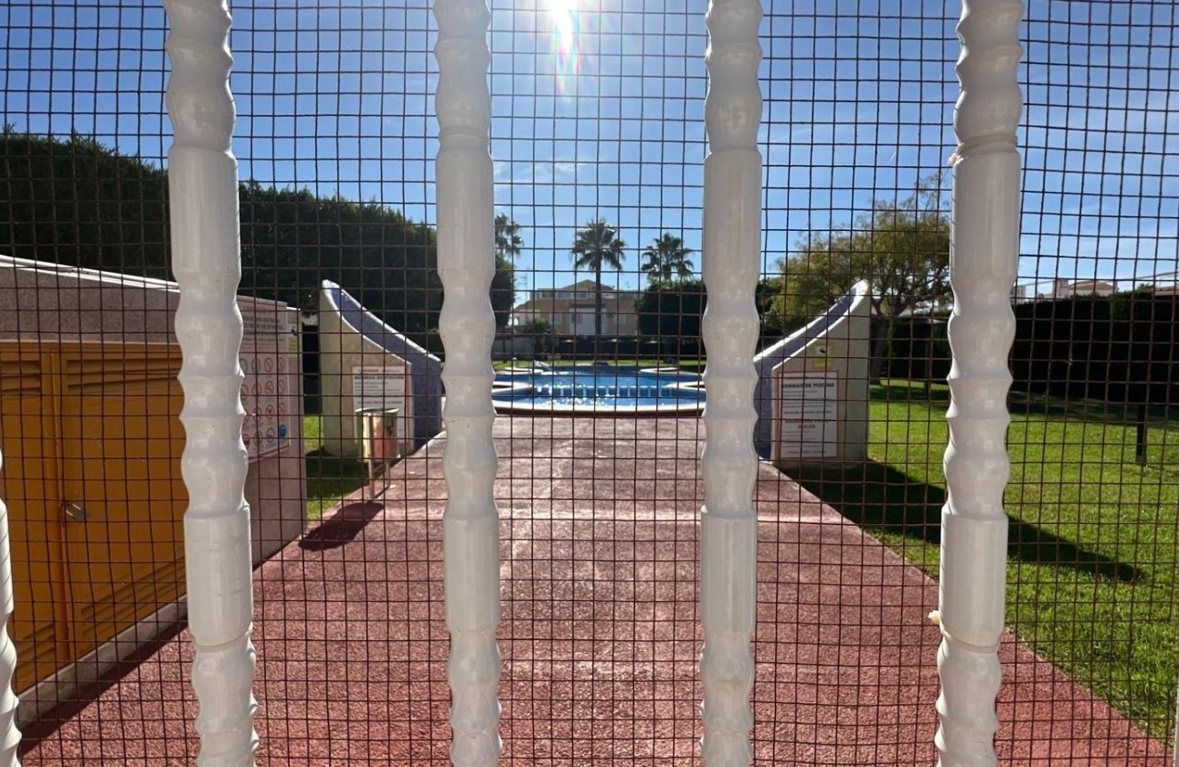 Herverkoop - Bungalow -
Torrevieja - Torretas