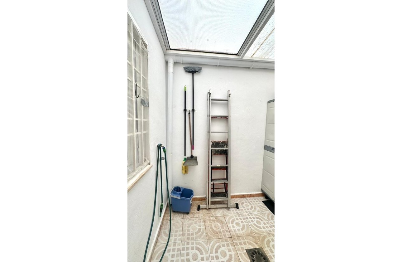 Herverkoop - Bungalow -
Torrevieja - Torretas