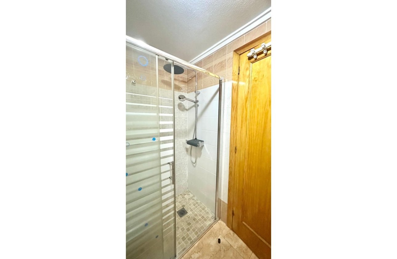 Herverkoop - Bungalow -
Torrevieja - Torretas