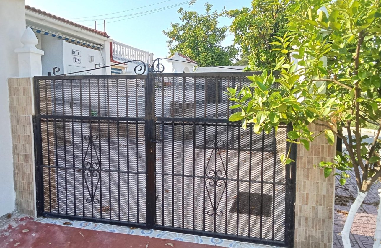 Herverkoop - Bungalow -
Torrevieja - Torretas