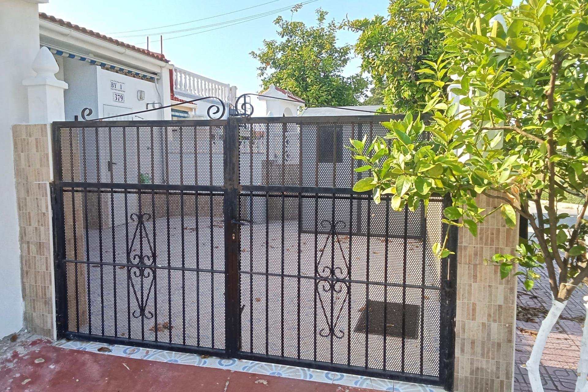 Herverkoop - Bungalow -
Torrevieja - Torretas