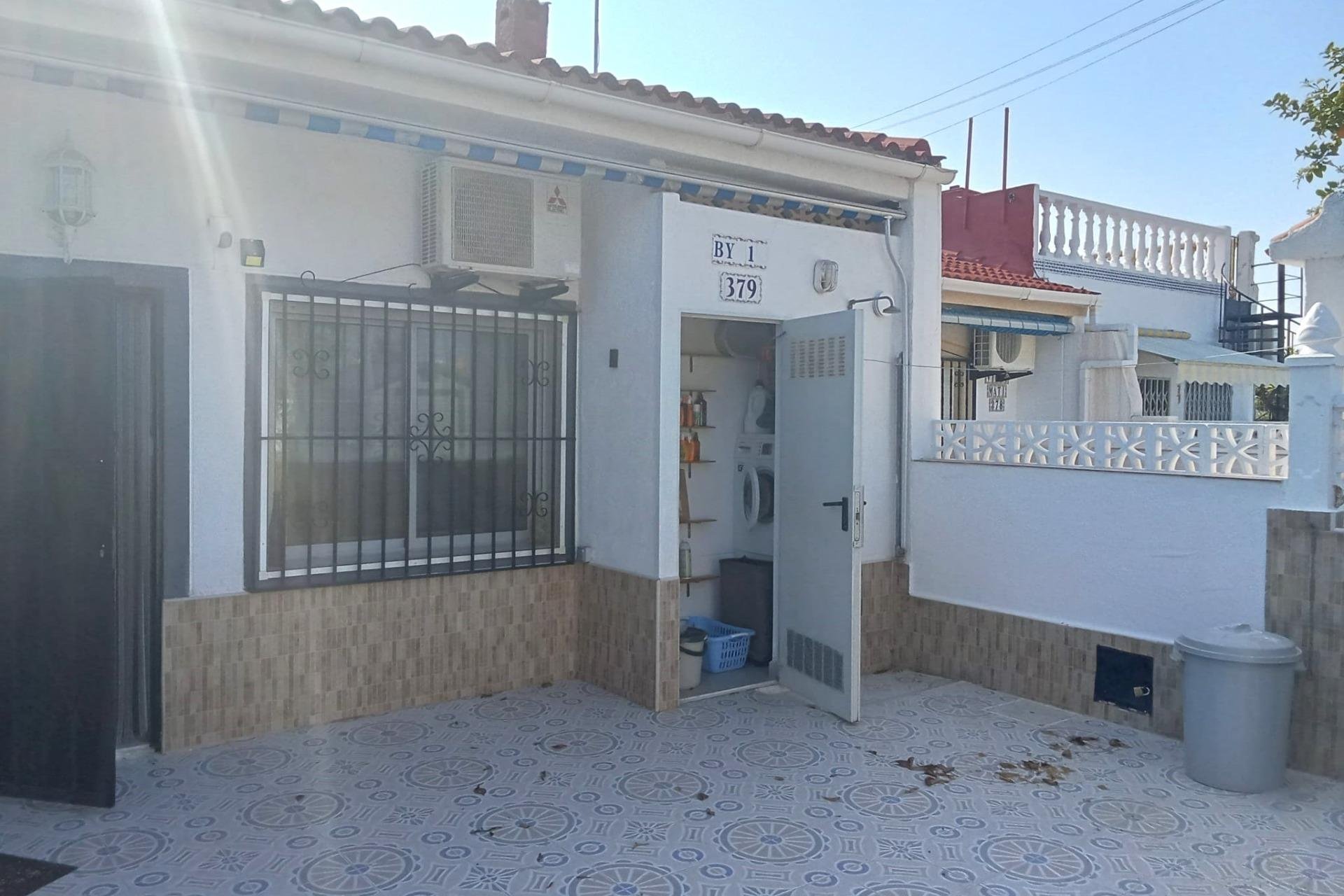 Herverkoop - Bungalow -
Torrevieja - Torretas