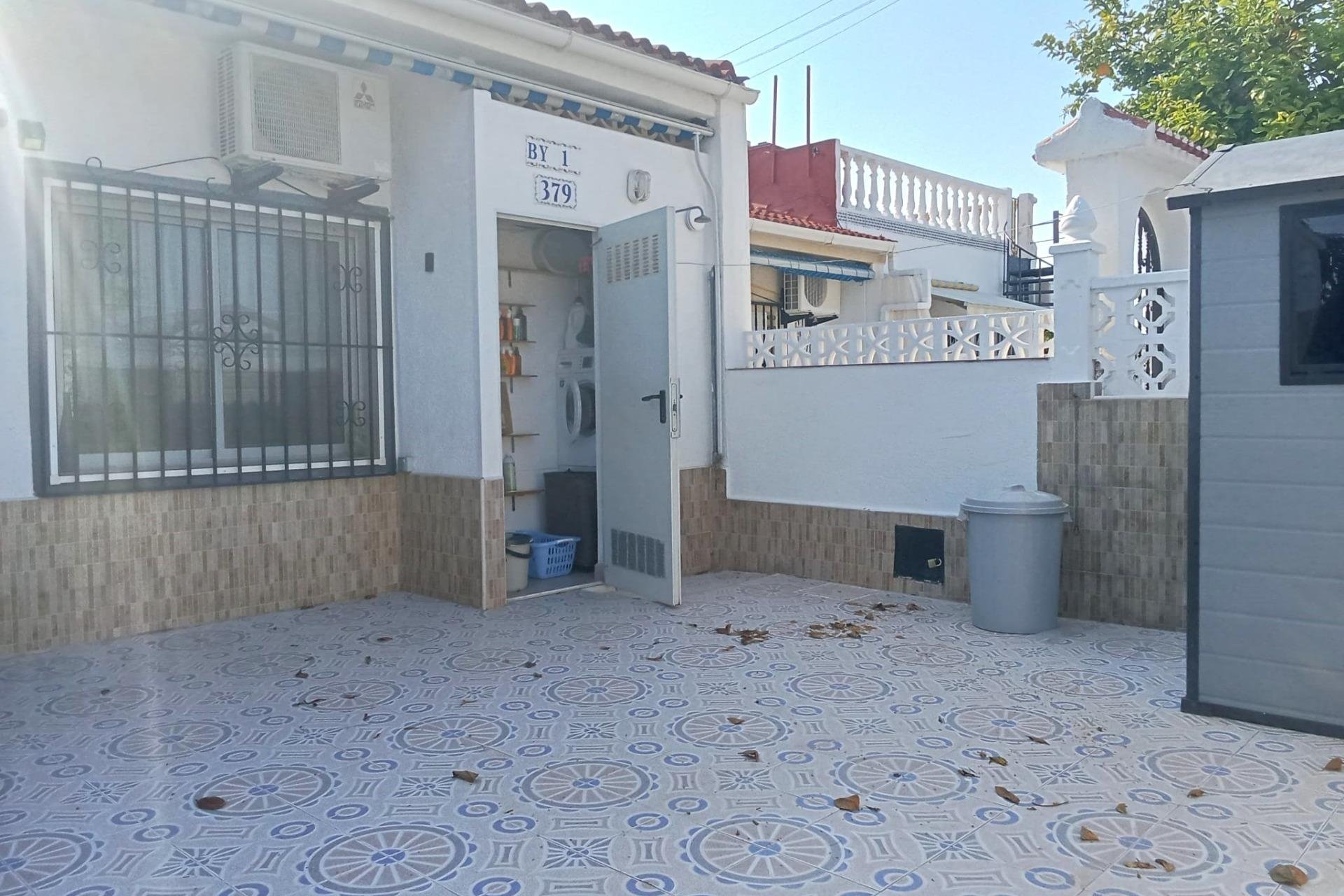 Herverkoop - Bungalow -
Torrevieja - Torretas