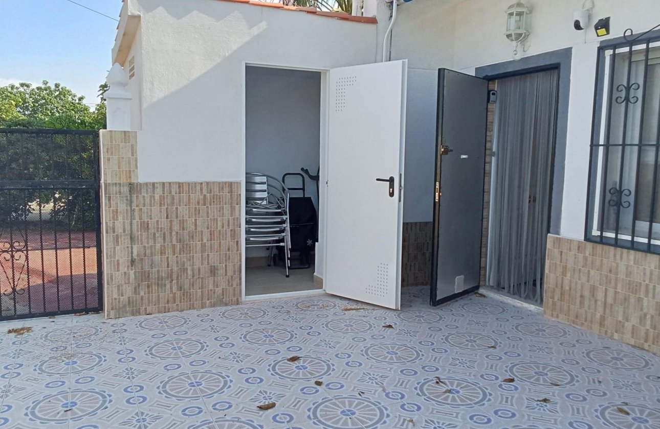 Herverkoop - Bungalow -
Torrevieja - Torretas