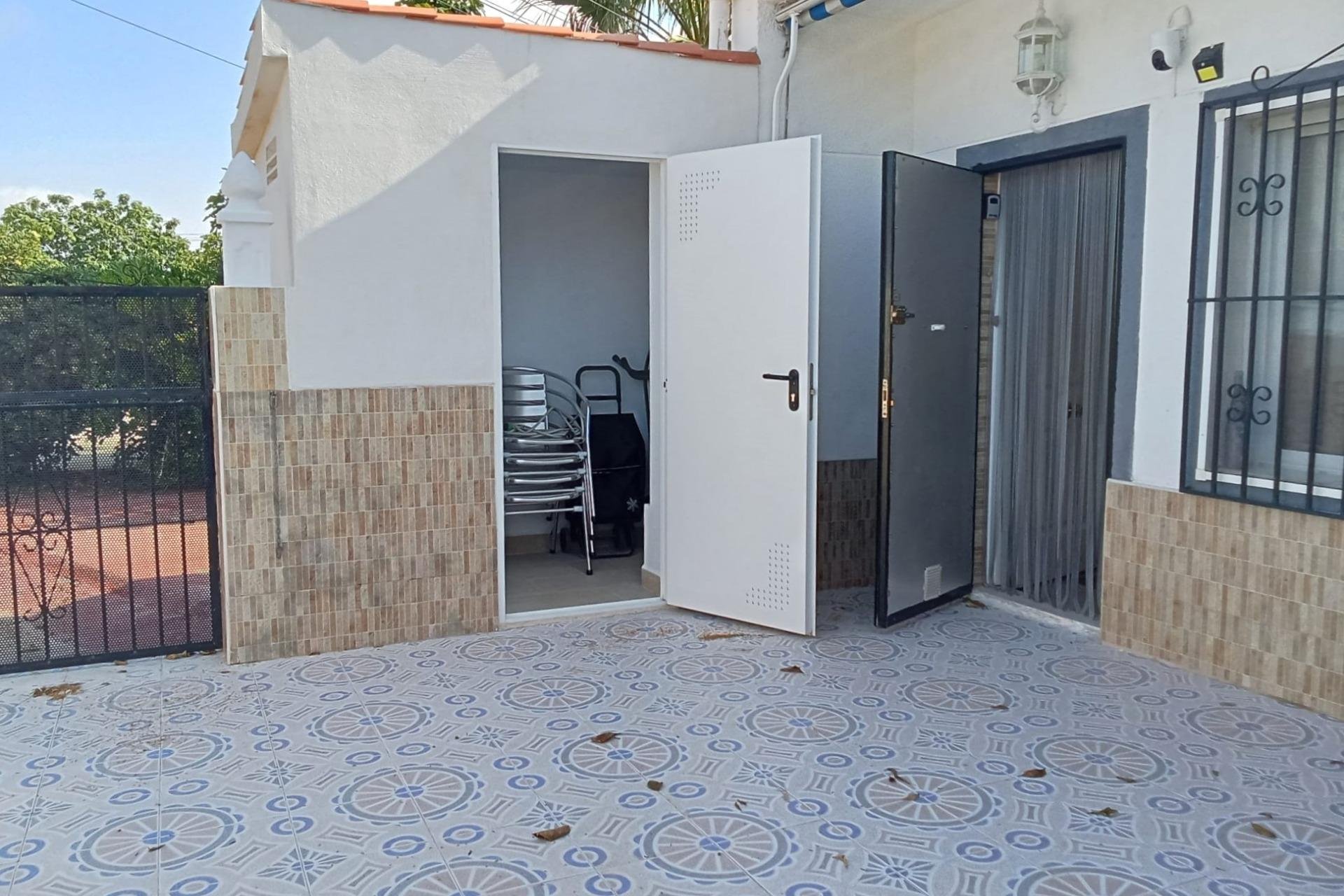 Herverkoop - Bungalow -
Torrevieja - Torretas
