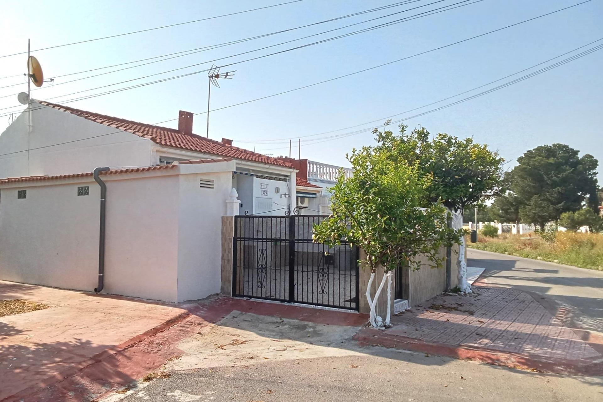 Herverkoop - Bungalow -
Torrevieja - Torretas