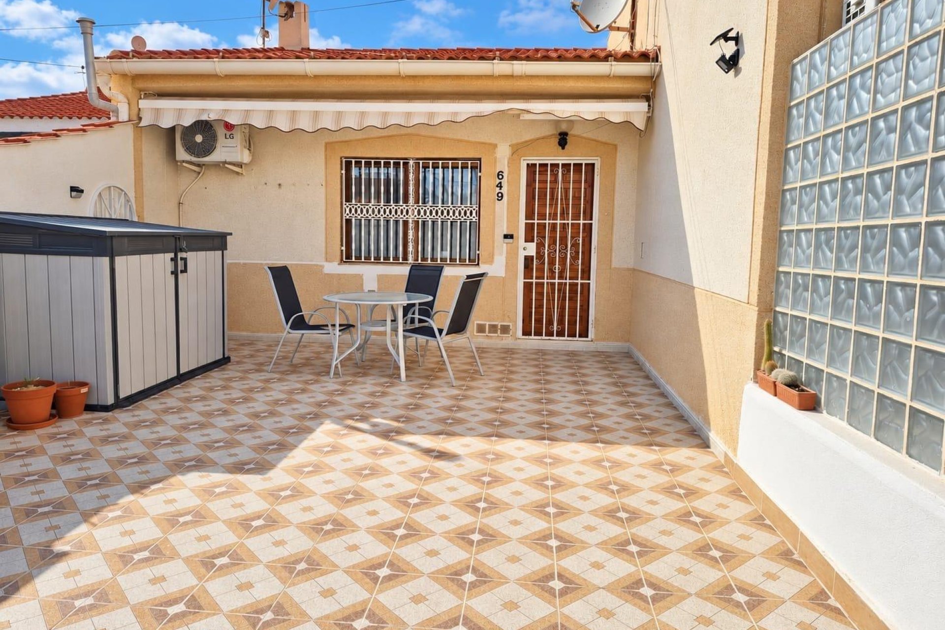 Herverkoop - Bungalow -
Torrevieja - Torretas