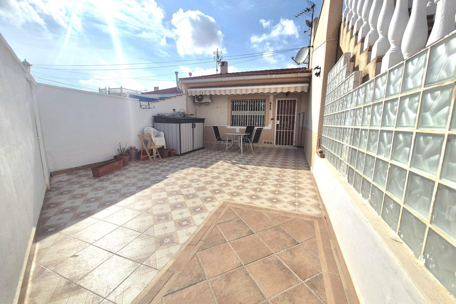 Herverkoop - Bungalow -
Torrevieja - Torretas