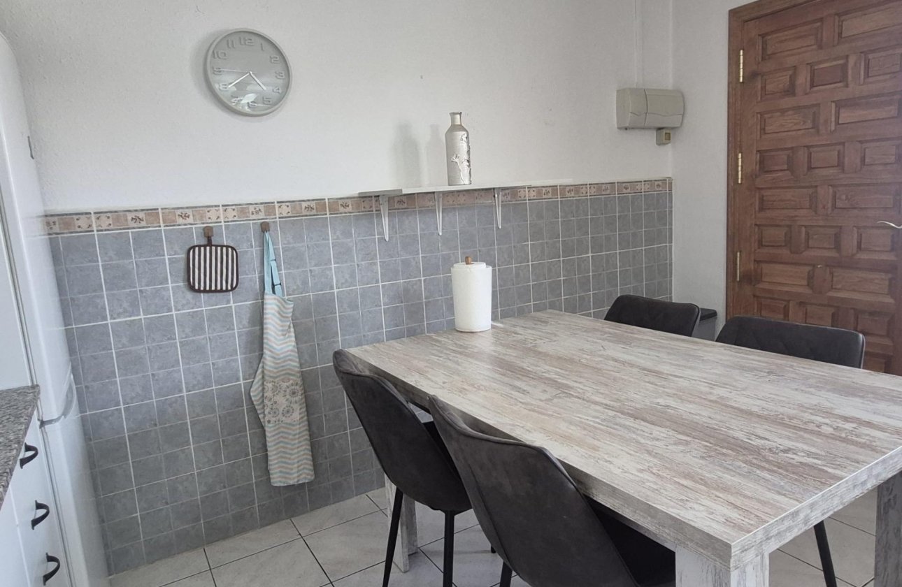 Herverkoop - Bungalow -
Torrevieja - Torretas