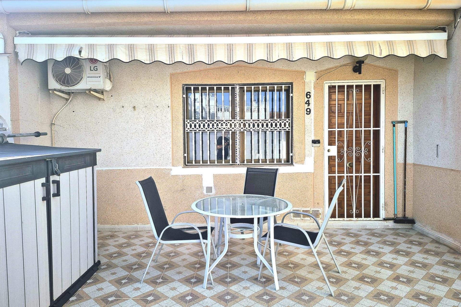 Herverkoop - Bungalow -
Torrevieja - Torretas