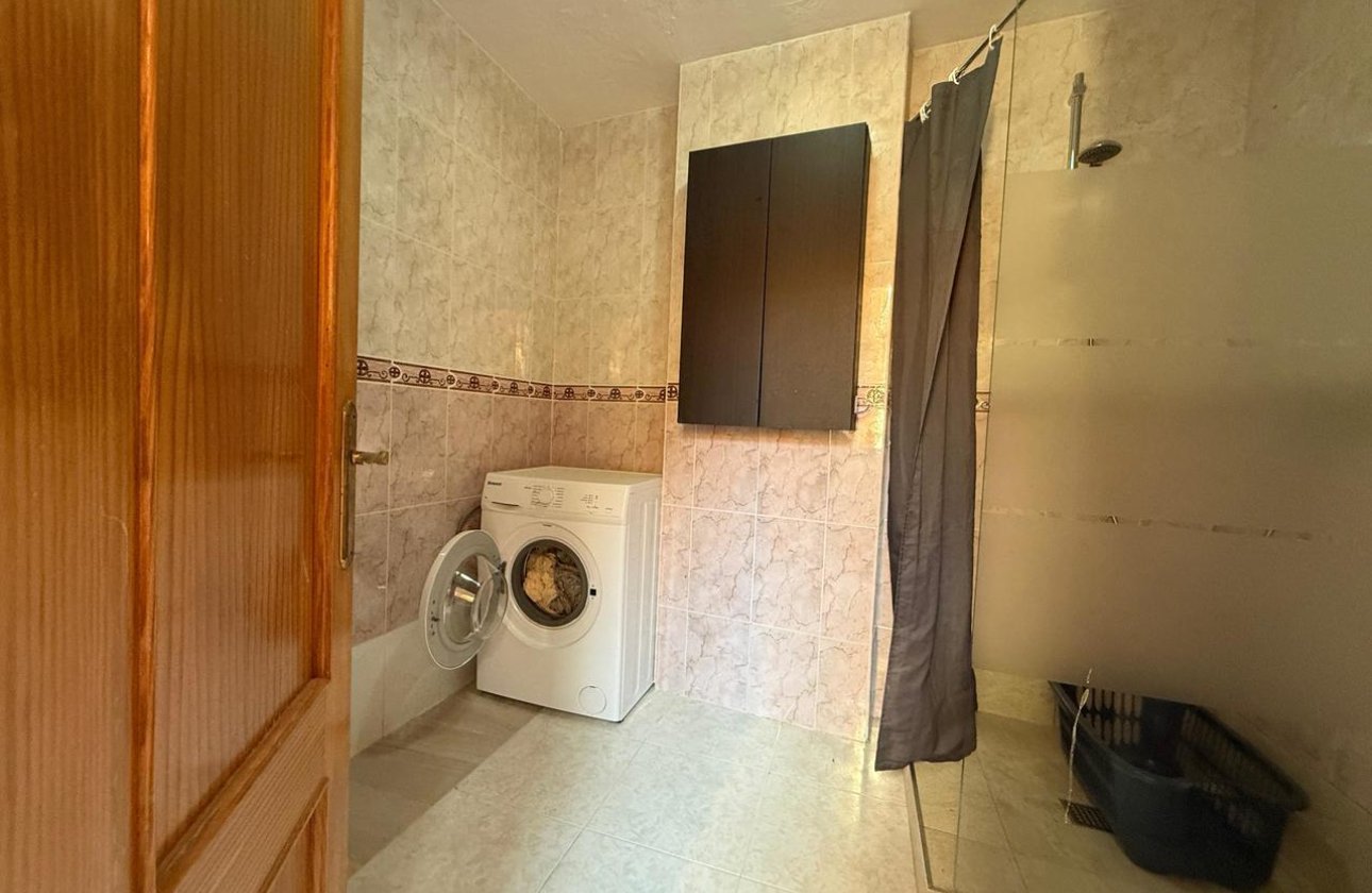 Herverkoop - Commercial -
San Miguel de Salinas - Inland