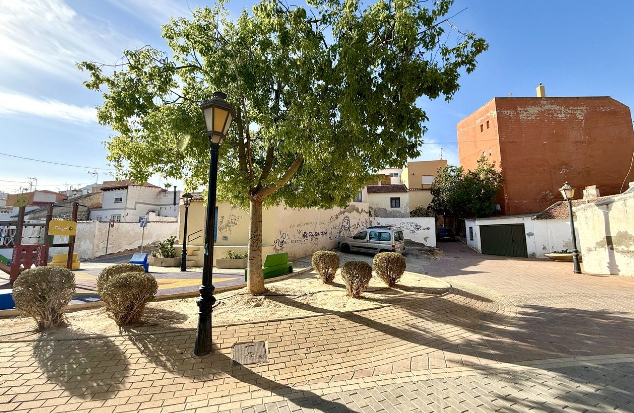 Herverkoop - Commercial -
San Miguel de Salinas - Inland