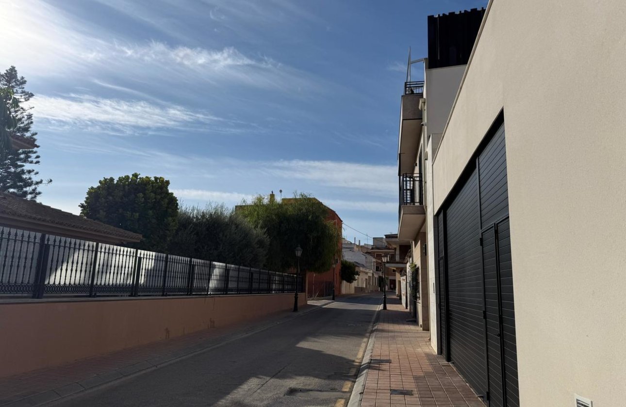Herverkoop - Commercial -
San Miguel de Salinas - Inland