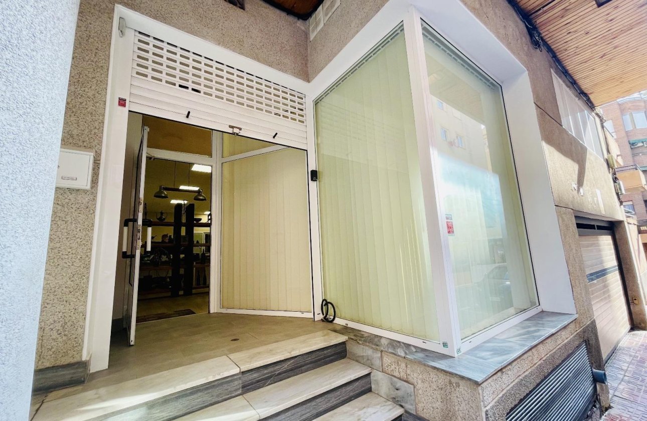 Herverkoop - Commercial -
Torrevieja - Centro