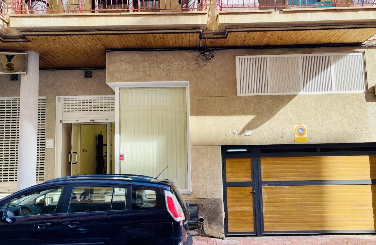 Herverkoop - Commercial -
Torrevieja - Centro