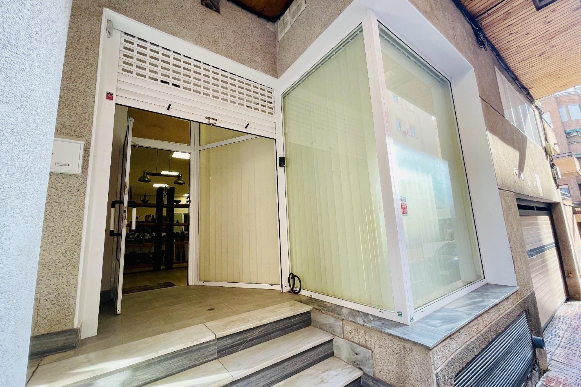 Herverkoop - Commercial -
Torrevieja - Centro