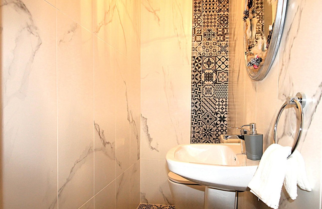 Herverkoop - Commercial -
Torrevieja - Las Piscinas Naturales