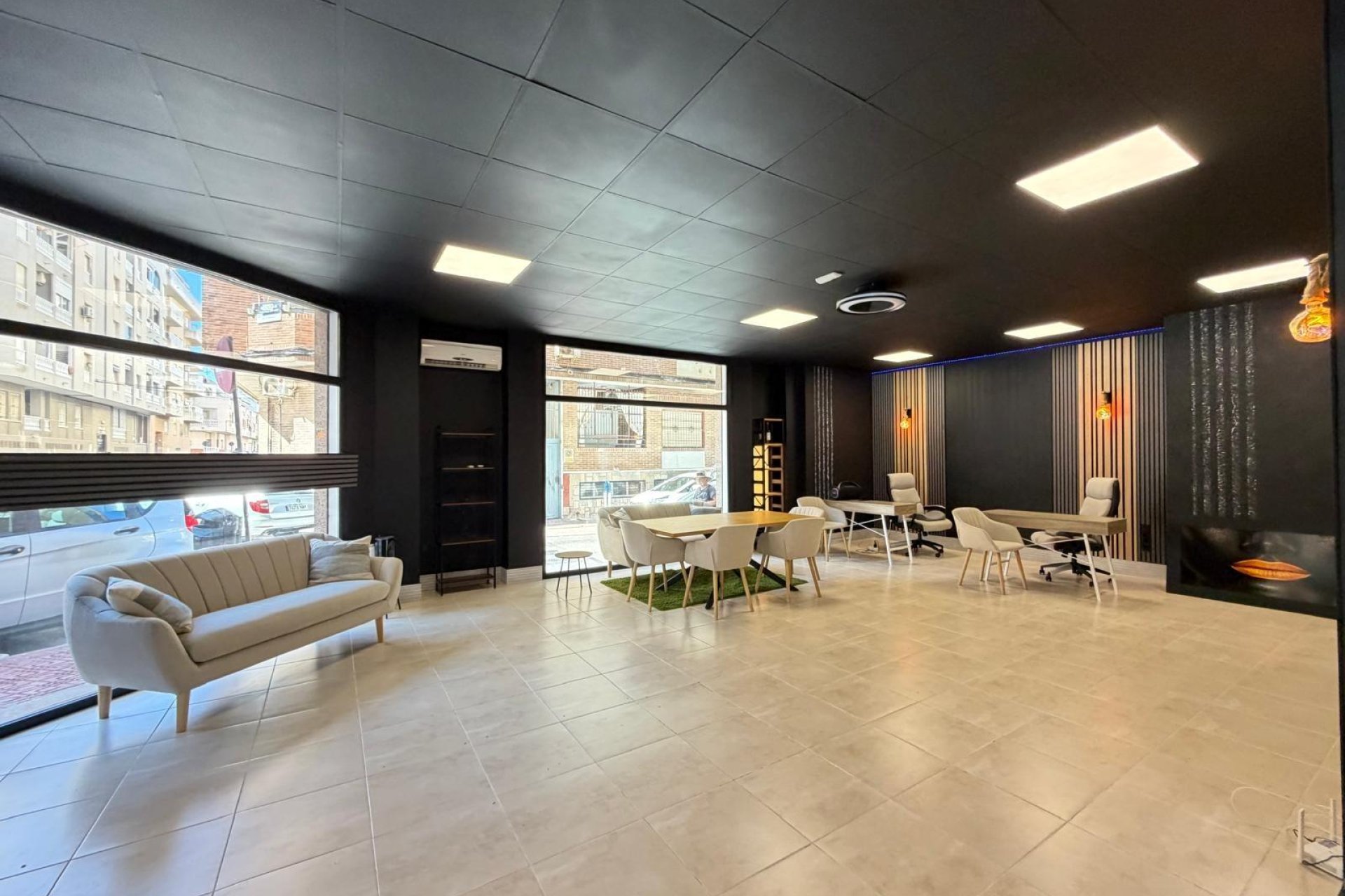 Herverkoop - Commercial -
Torrevieja - Playa de los Locos