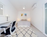 Herverkoop - Dúplex -
Dehesa de Campoamor - Costa Blanca