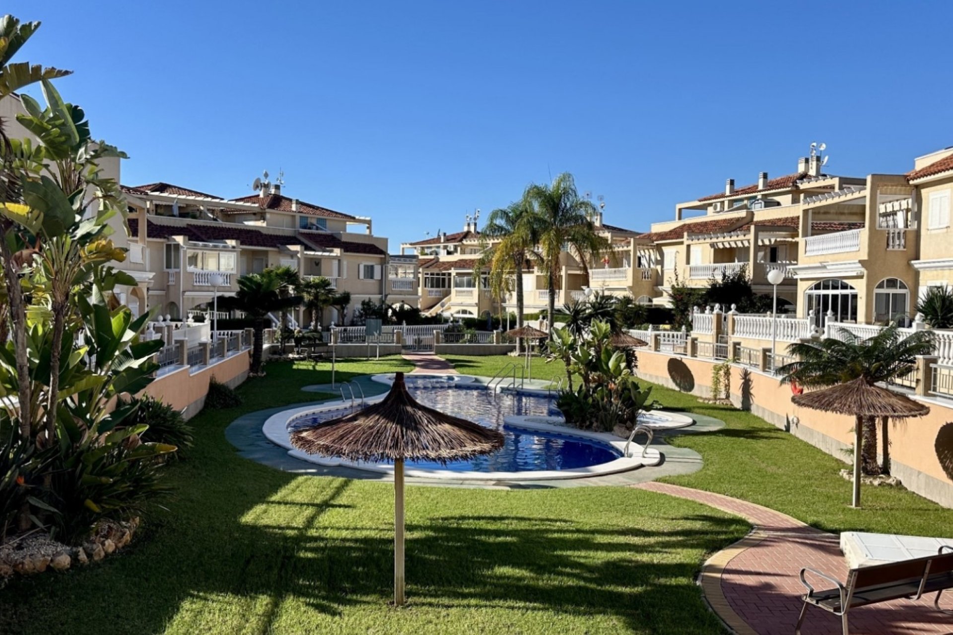 Herverkoop - Dúplex -
Orihuela Costa - Costa Blanca