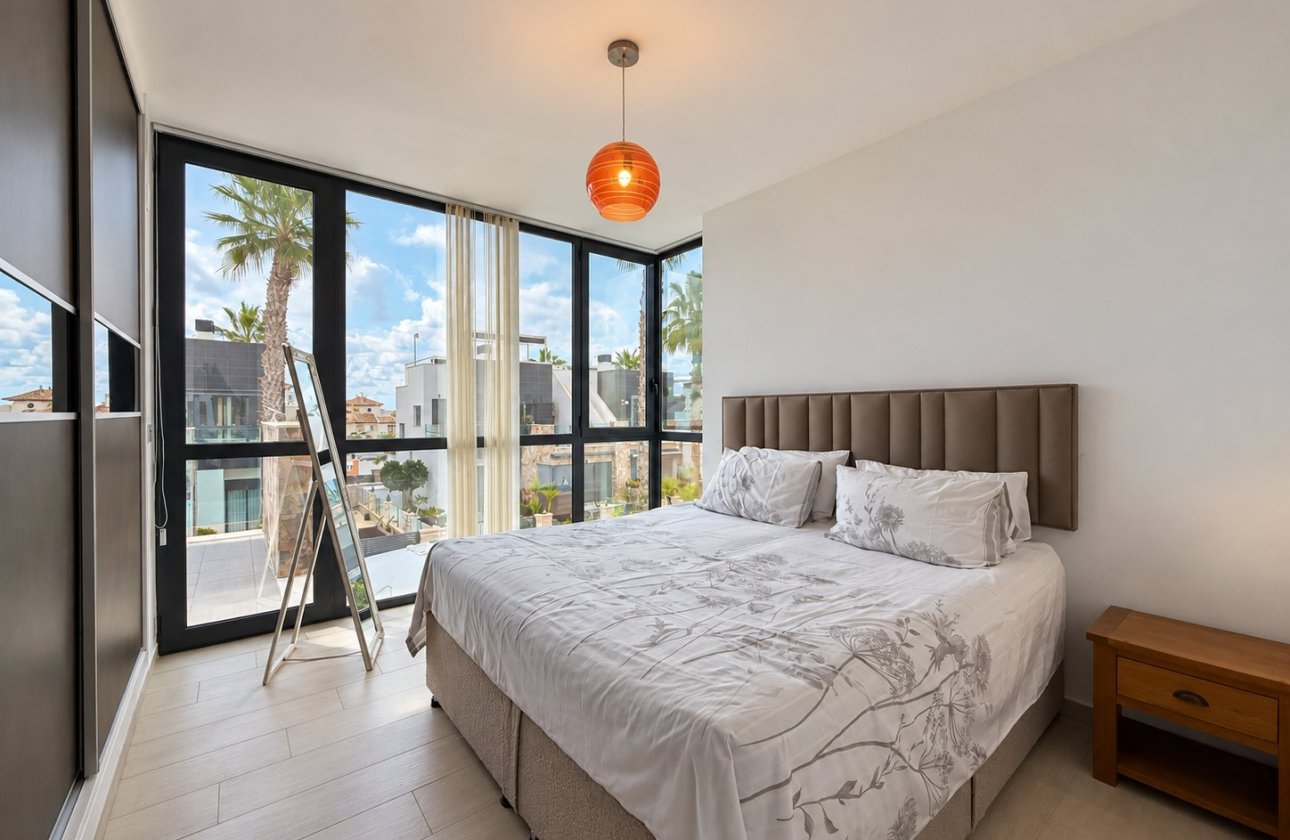 Herverkoop - Dúplex -
Orihuela Costa - Costa Blanca