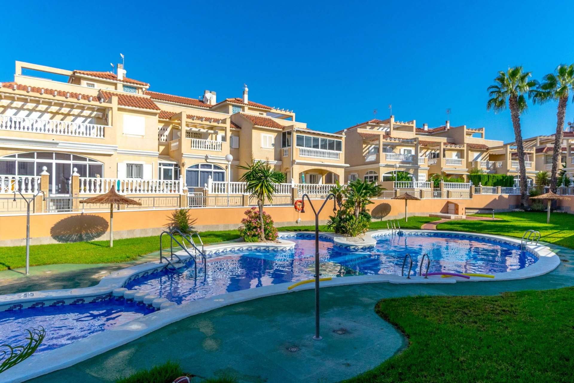 Herverkoop - Dúplex -
Orihuela Costa - Playa Flamenca