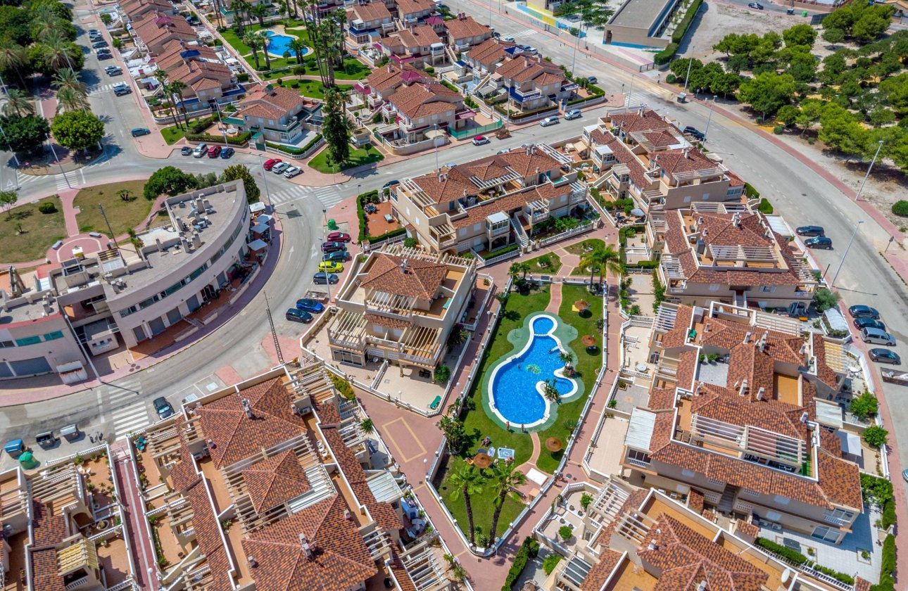 Herverkoop - Dúplex -
Orihuela Costa - Playa Flamenca