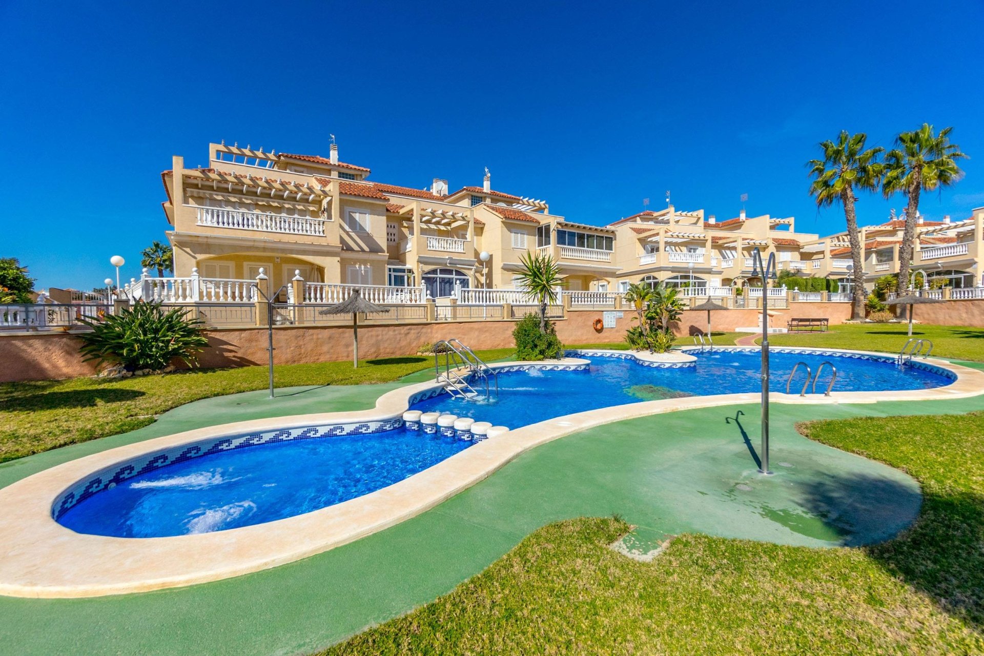 Herverkoop - Dúplex -
Orihuela Costa - Playa Flamenca