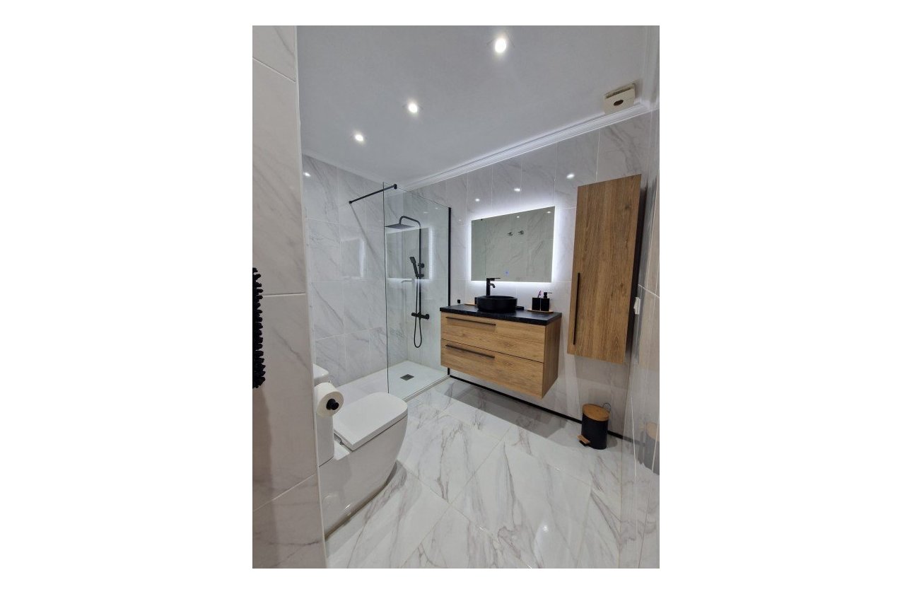 Herverkoop - Dúplex -
Playa Flamenca - Costa Blanca