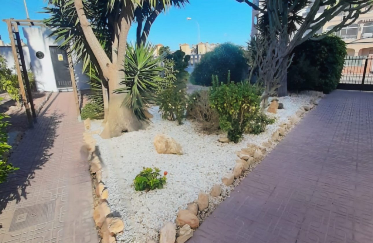 Herverkoop - Dúplex -
Playa Flamenca - Costa Blanca