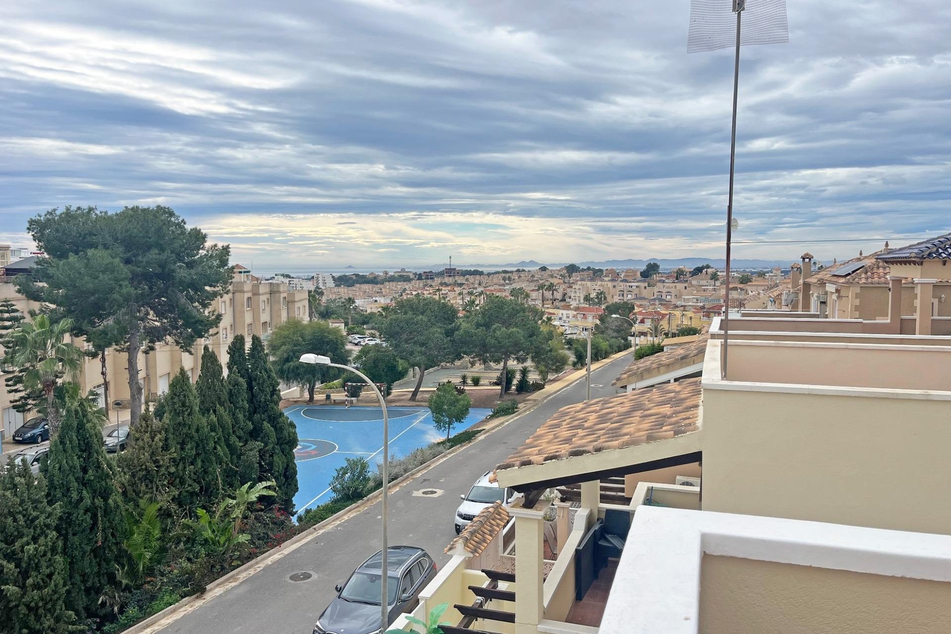 Herverkoop - Dúplex -
San Miguel de Salinas - Las Filipinas