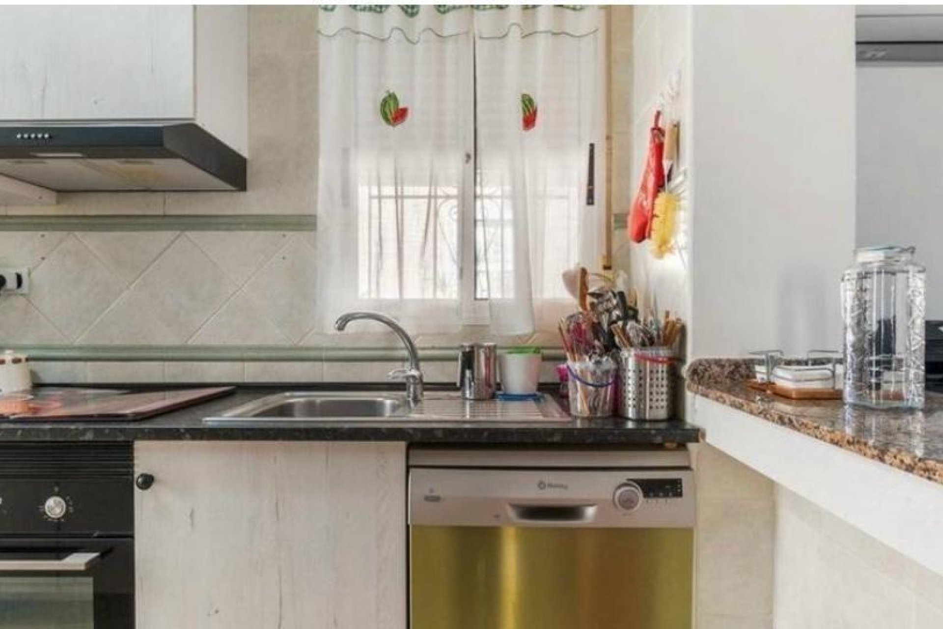 Herverkoop - Dúplex -
San Miguel de Salinas - Las Filipinas