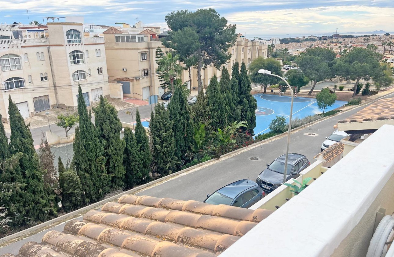 Herverkoop - Dúplex -
San Miguel de Salinas - Las Filipinas