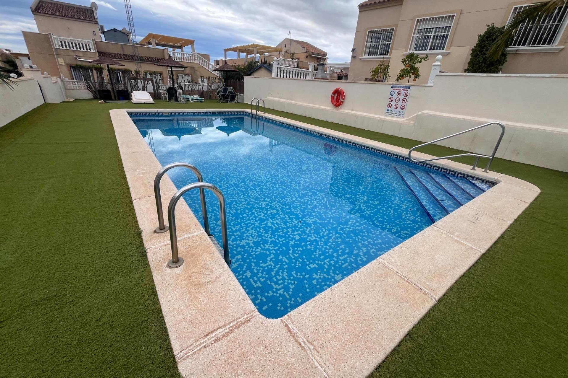 Herverkoop - Dúplex -
San Miguel de Salinas - Las Filipinas