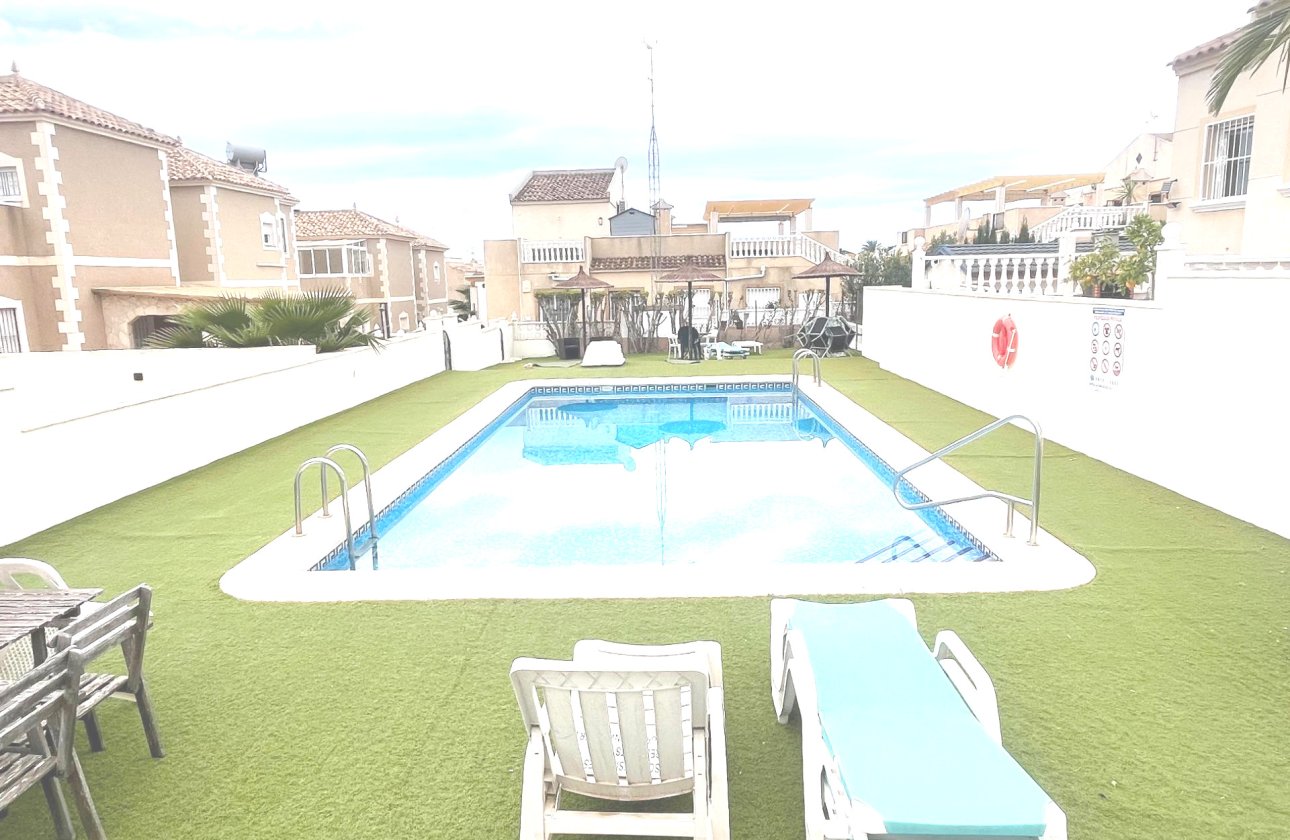 Herverkoop - Dúplex -
San Miguel de Salinas - Las Filipinas