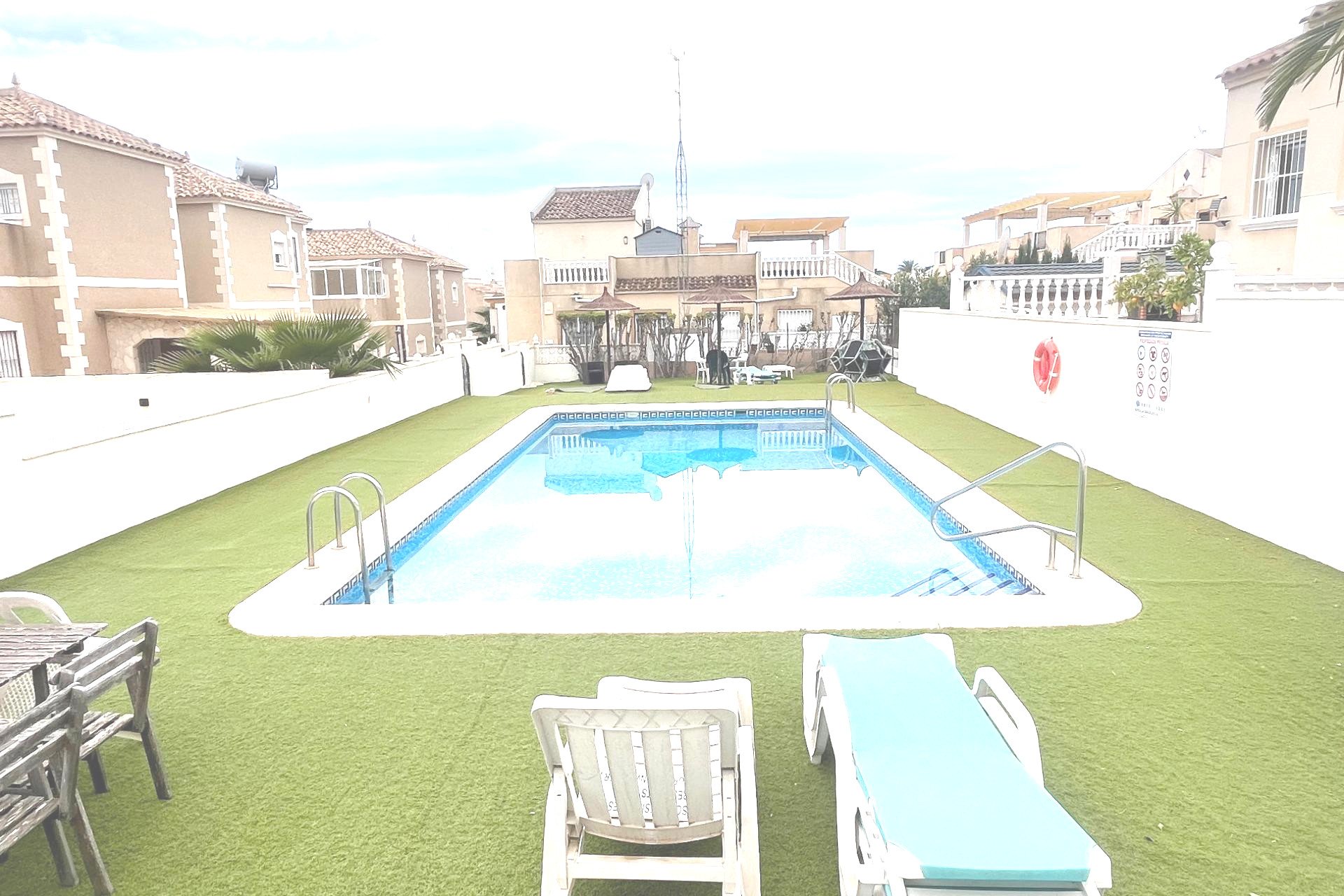 Herverkoop - Dúplex -
San Miguel de Salinas - Las Filipinas