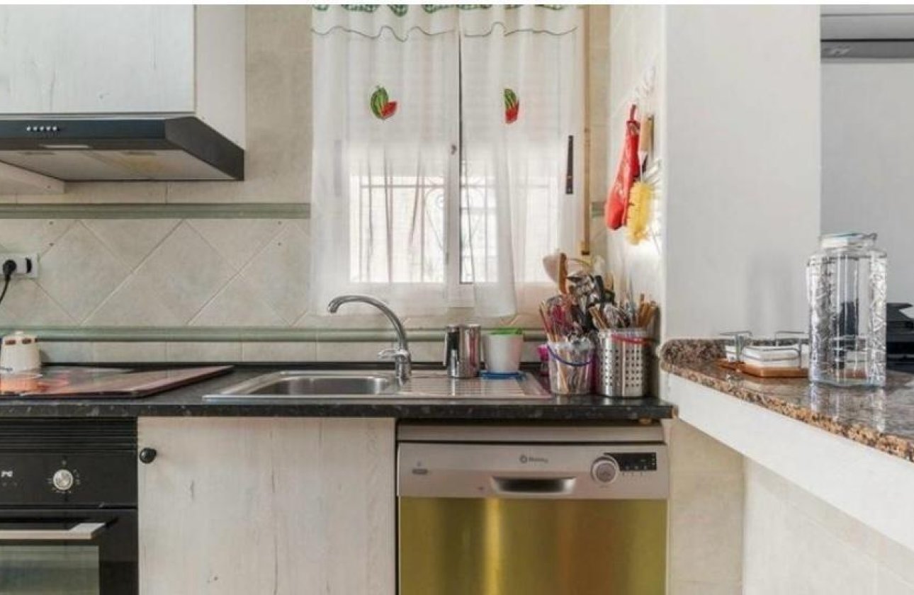 Herverkoop - Dúplex -
San Miguel de Salinas - Las Filipinas