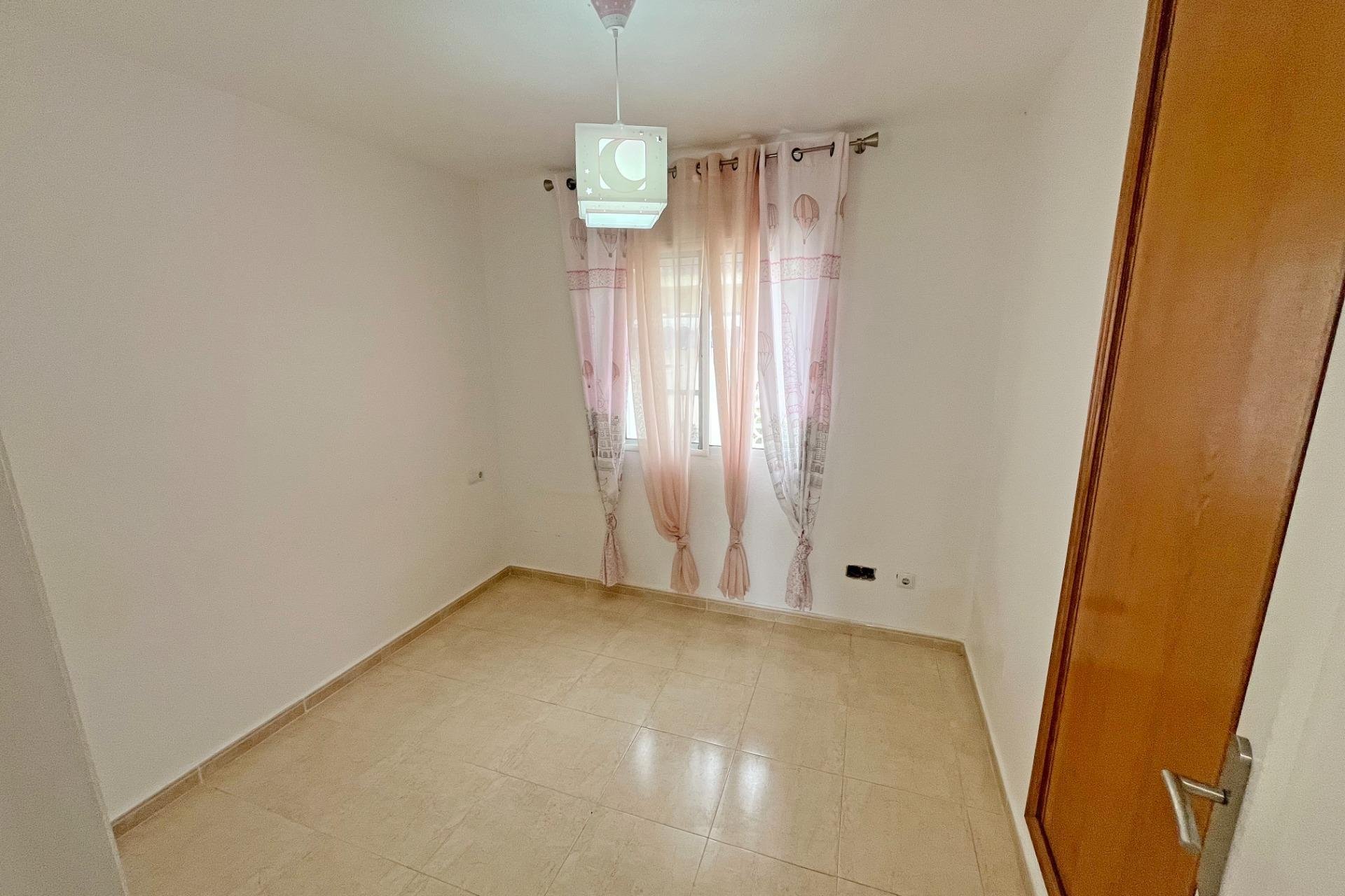 Herverkoop - Dúplex -
San Miguel de Salinas - Las Filipinas